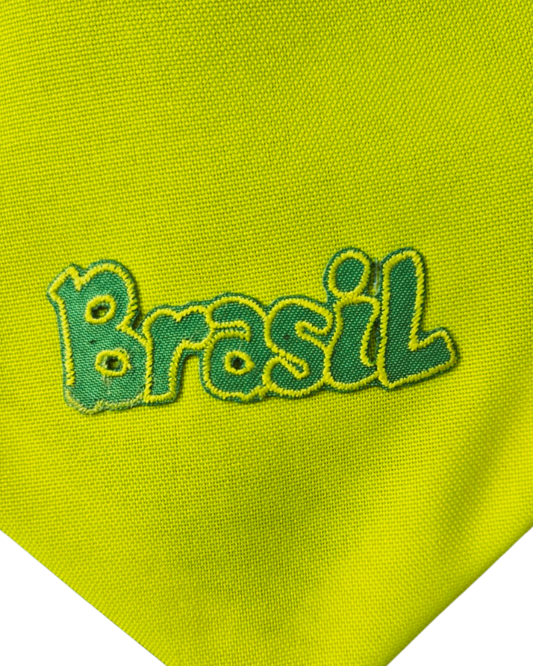 Bandana pet Brasil amarela bordada modelo Bordado Soft para cachorro e gato