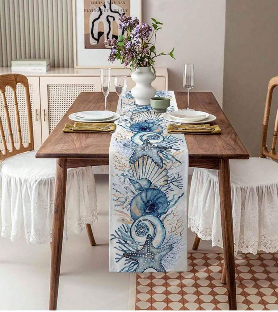 Corredor de mesa decorativo premium com estampa de conchas azuis e estrelas-do-mar.