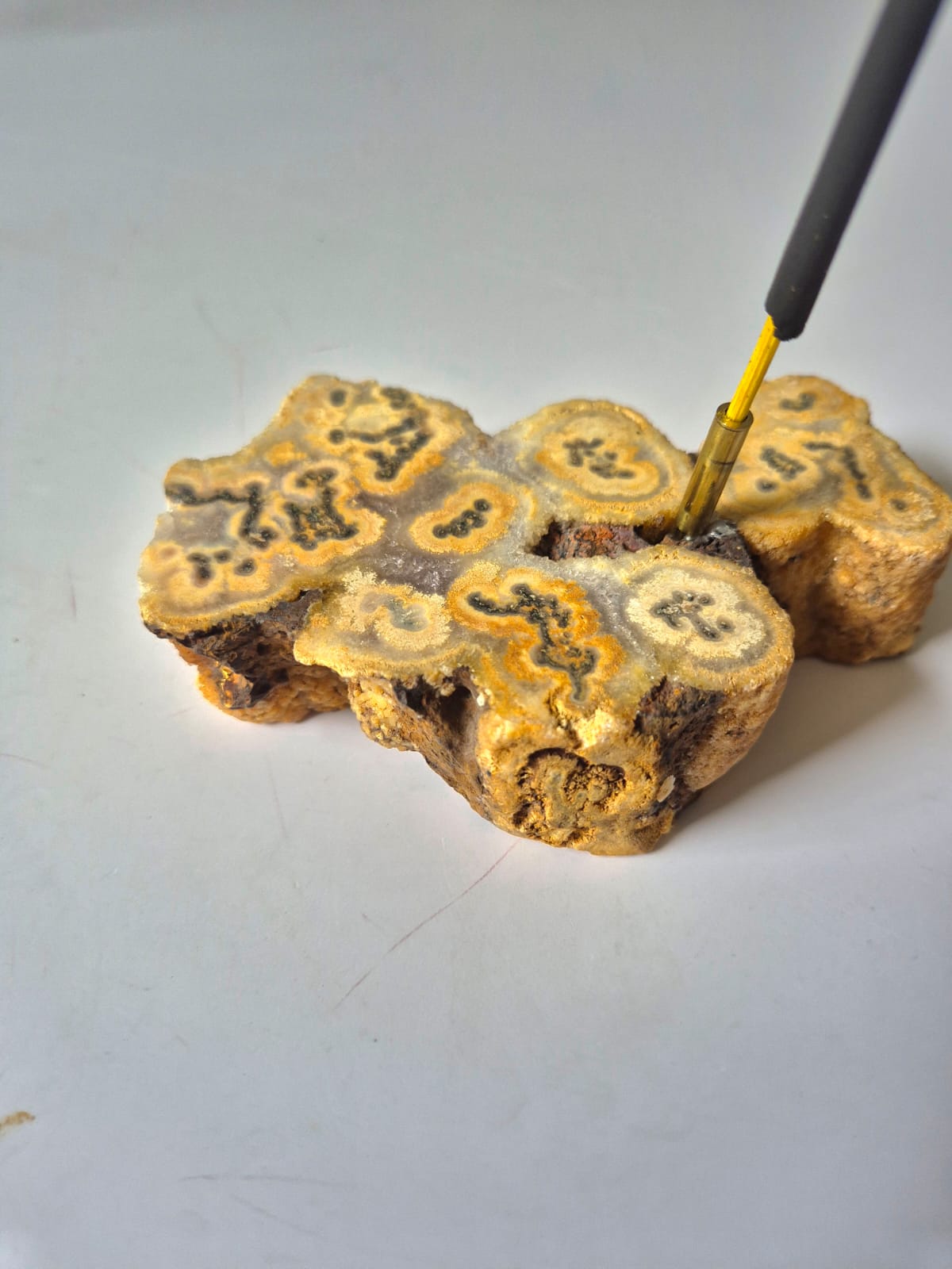 Pedra Natural Ágata Fatia com Suporte de Incenso em Cobre – Peça Única para Decoração, Aromaterapia e Energia – Base Orgânica em Corte Irregular - Doca Express
