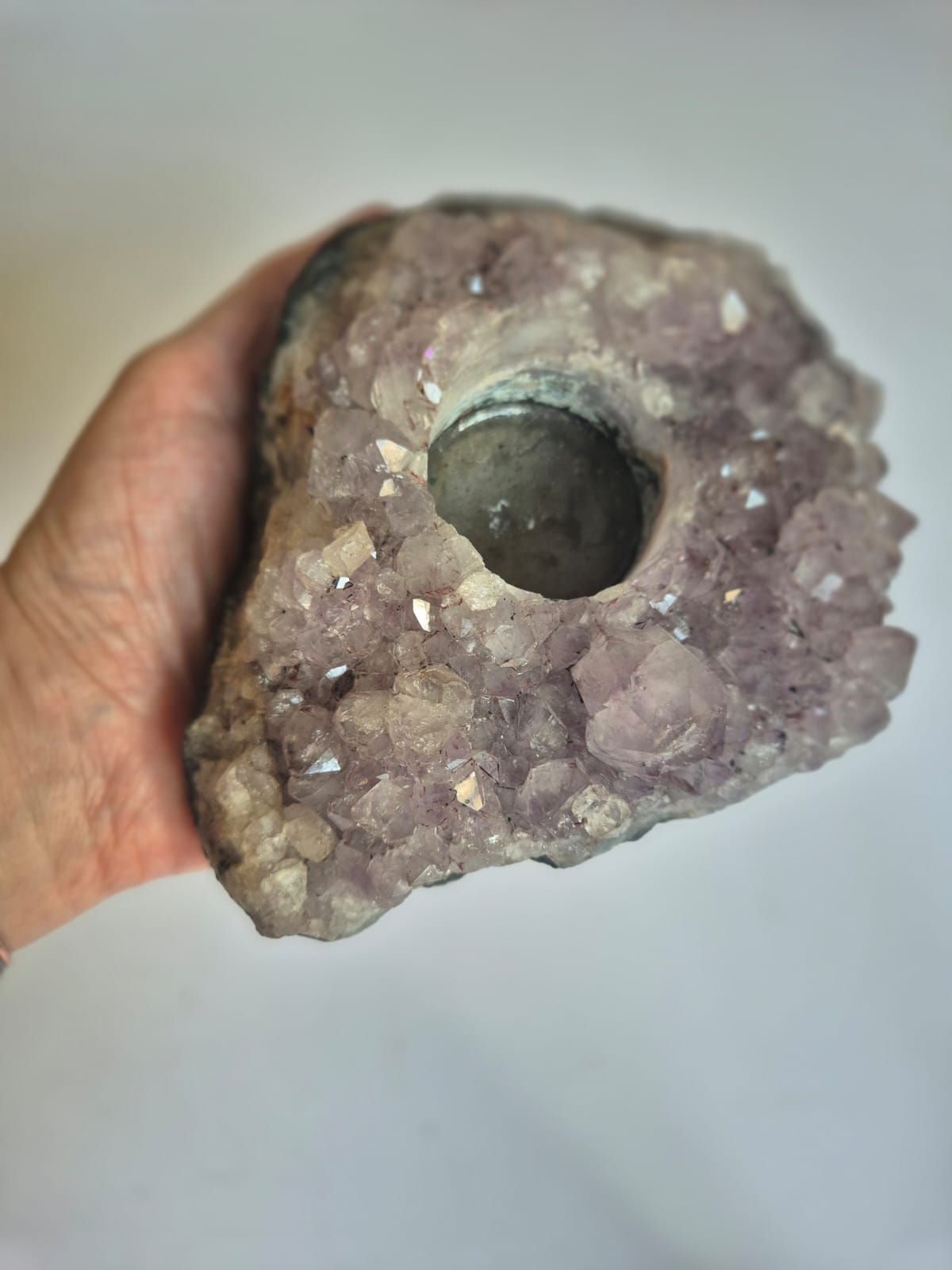Porta-Vela de Ametista Bruta Natural – 1,49 kg – Cristais Autênticos, Energia e Decoração Zen – Peça Única Polida à Mão – Doca Express