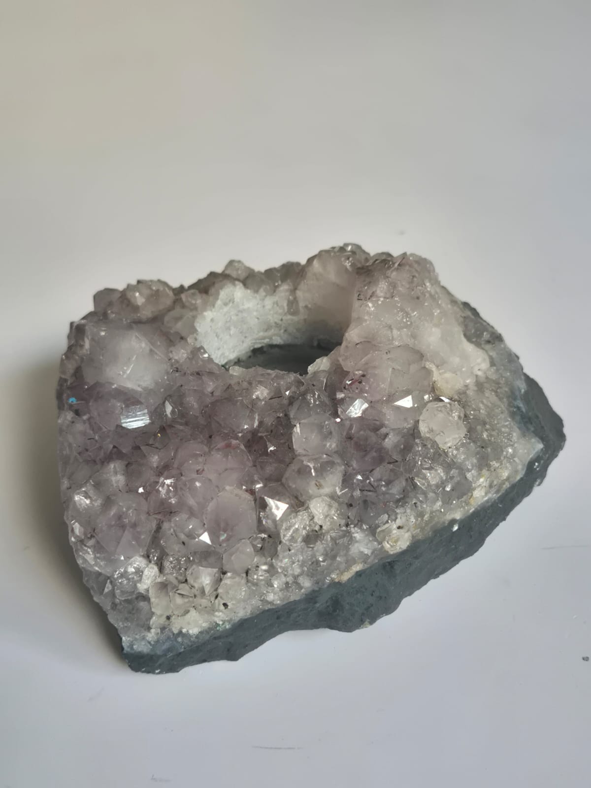 Porta-Vela de Ametista Bruta Natural – 1,49 kg – Cristais Autênticos, Energia e Decoração Zen – Peça Única Polida à Mão – Doca Express