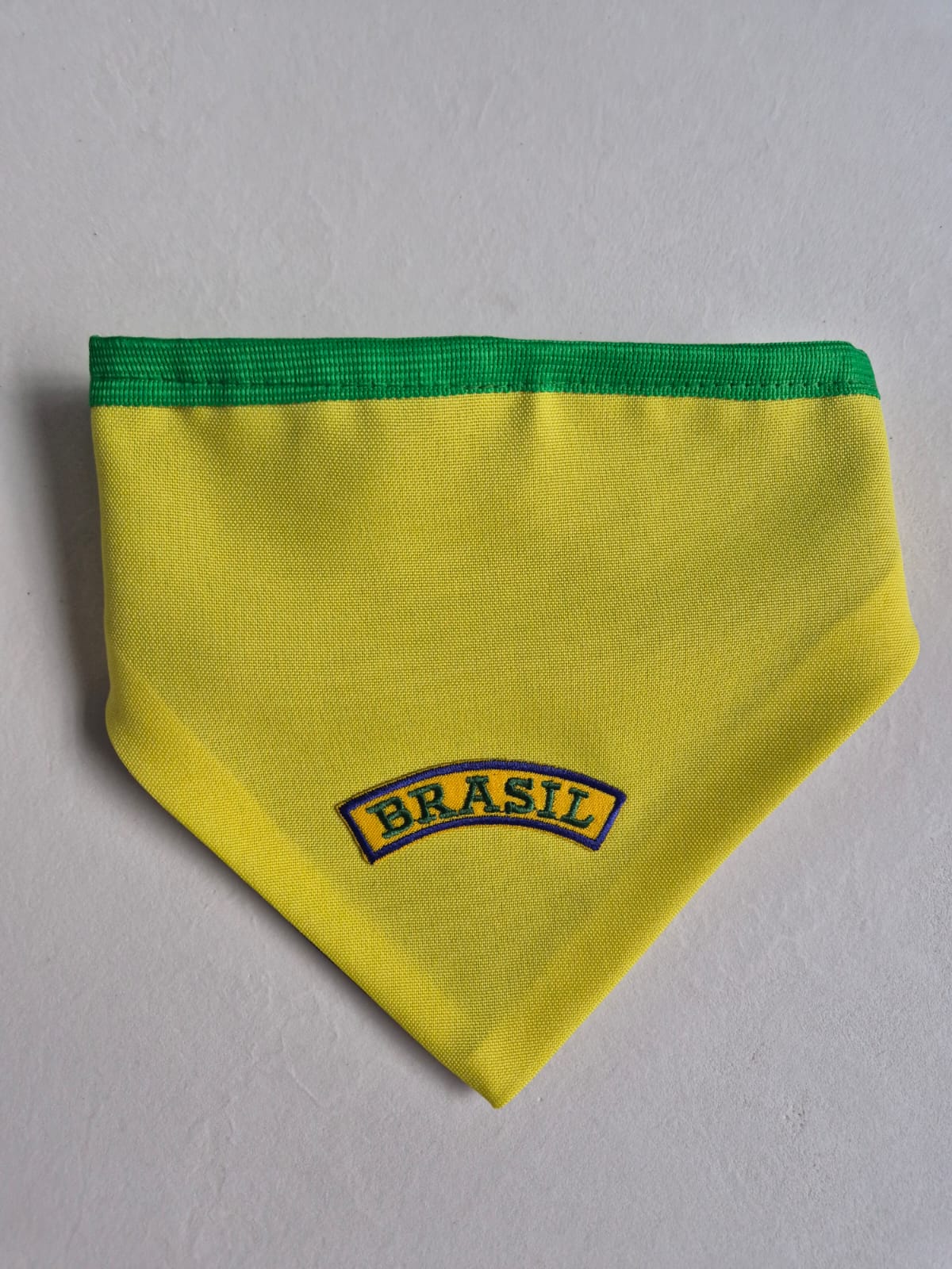 Bandana Pet Brasil Amarela Bordada Canarinho – Tamanhos P, M e G | Doca Express