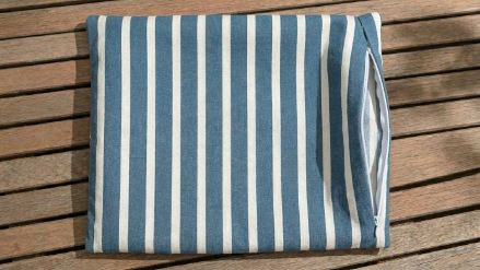 Capa de almofada Doca Express disponível nos tamanhos 45x45, 55x55 e 65x65 cm.