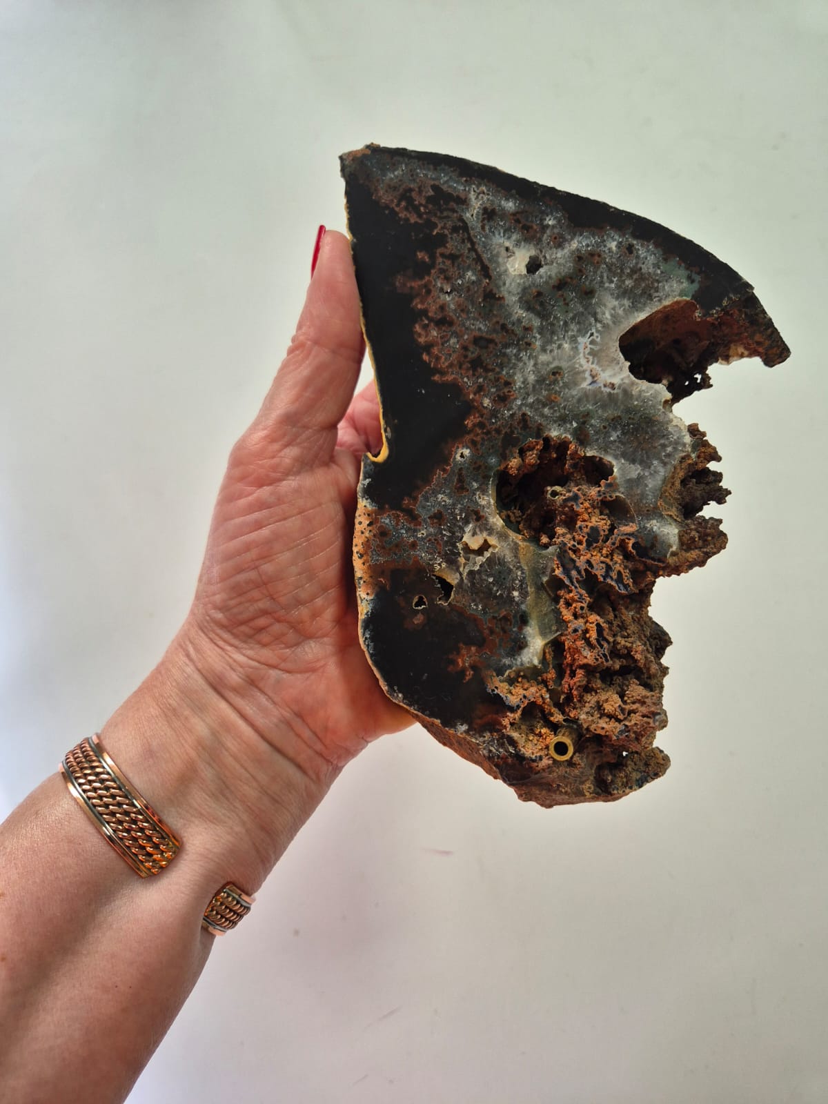 Fatia de Ágata Natural Bruta com Suporte para Incenso – Porta Incenso de Pedra Natural Lapidada e Rústica – Peça Decorativa de 706g - Doca Express