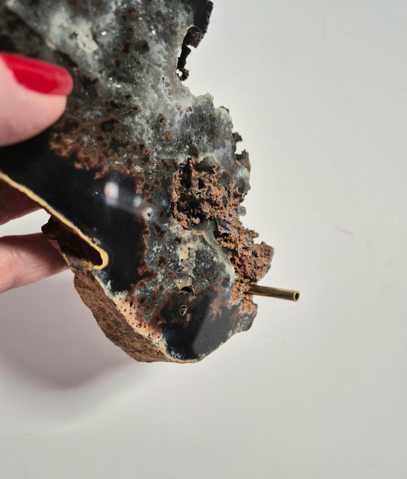 Fatia de Ágata Natural Bruta com Suporte para Incenso – Porta Incenso de Pedra Natural Lapidada e Rústica – Peça Decorativa de 706g - Doca Express