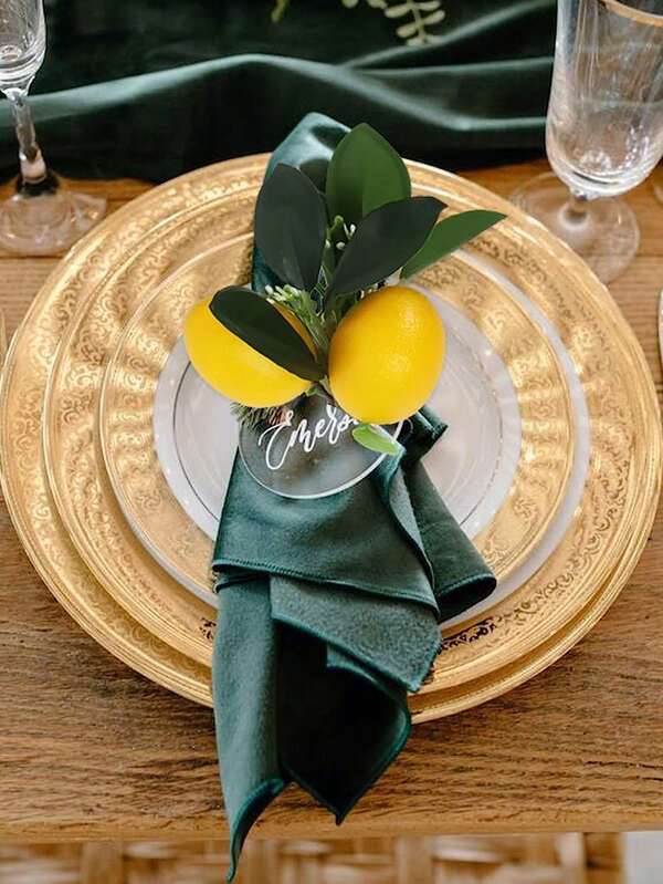 Kit com seis anéis para guardanapo decorados com limões sicilianos e folhagens verdes.