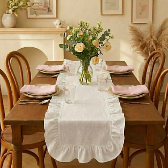 Kit mesa posta branco com 4 guardanapos xadrez, caminho de mesa provençal com babado elegante para decoração de mesa de jantar.