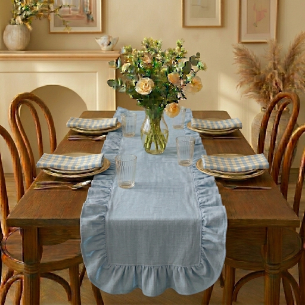 Mesa posta decorada com kit Provençal Doca Express em estilo romântico e acabamento sofisticado.