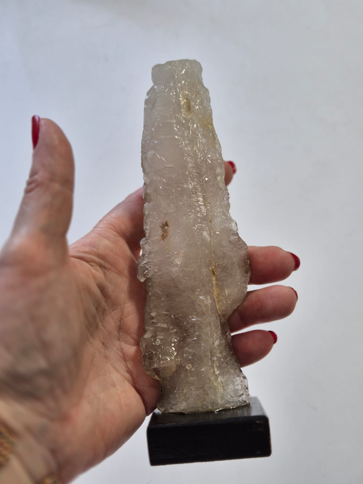 Ponta de Calcita Ótica Transparente Natural 17 cm com Base de Madeira – Cristal de Energia, Decoração Zen, Mineral Colecionável -Doca Express