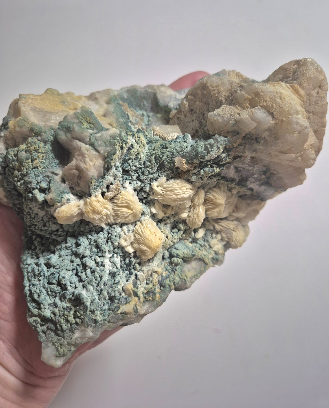 Rosetas de Barita Natural em Matriz Verde – Peça Mineral de 816 g | Barita Rósea com Crisocola/Malaquita | Decoração para Sala, Escritório e Espaços Zen | Energia de Aterramento e Clareza – Doca Express