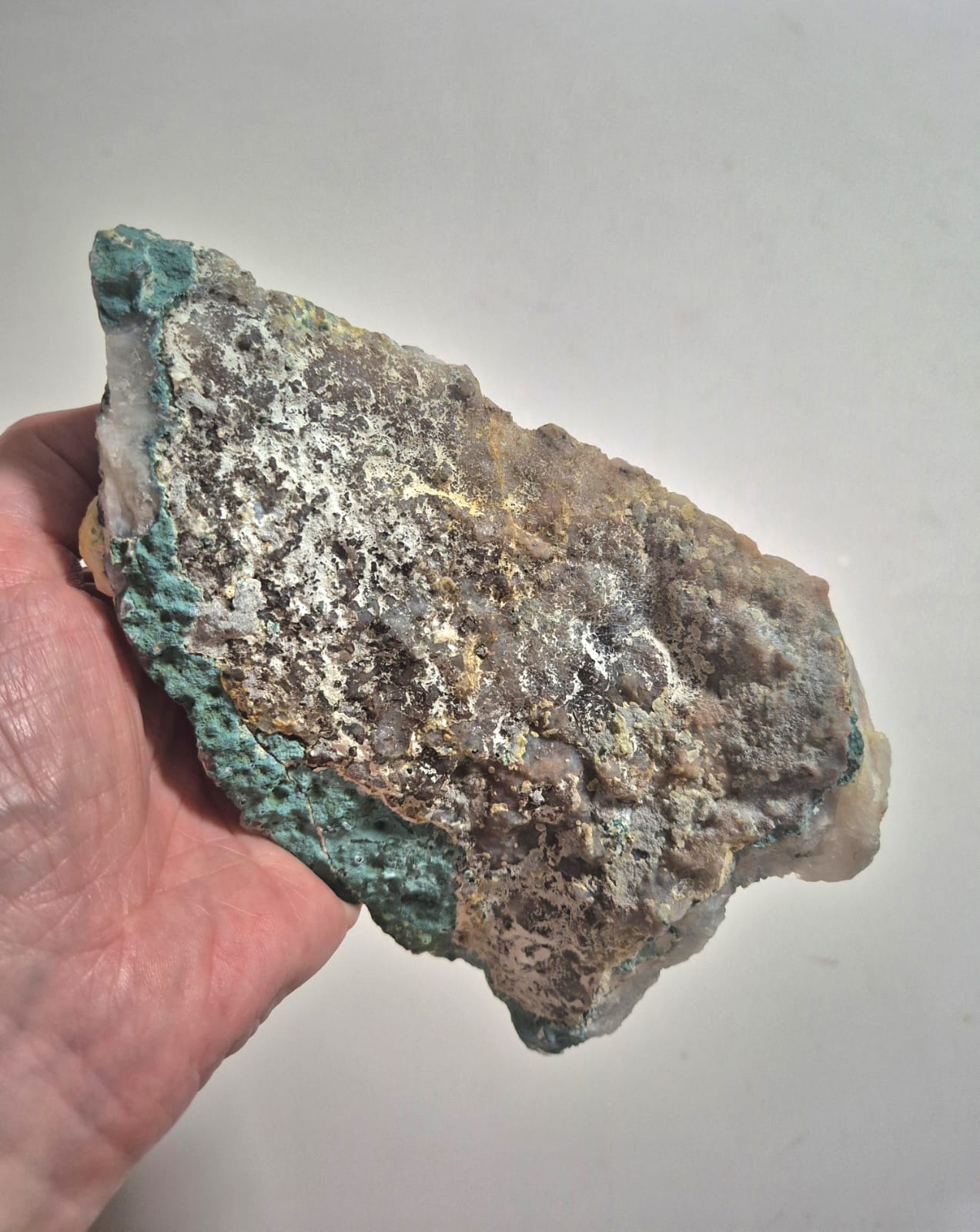 Rosetas de Barita Natural em Matriz Verde – Peça Mineral de 816 g | Barita Rósea com Crisocola/Malaquita | Decoração para Sala, Escritório e Espaços Zen | Energia de Aterramento e Clareza – Doca Express