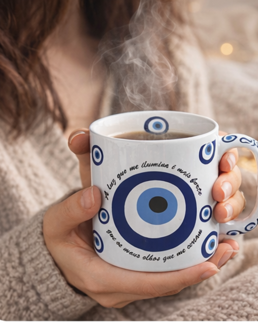 Caneca Bella 300ml Olho Grego em Cerâmica Decorativa – Proteção, Energia Positiva e Estilo - Doca Express